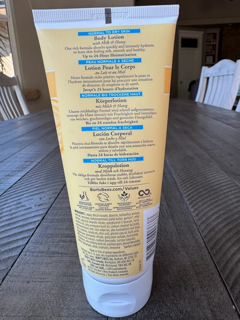 Burt's Bees Naturally Nourishing Milk & Honey 6 oz (NEW/SEALED)